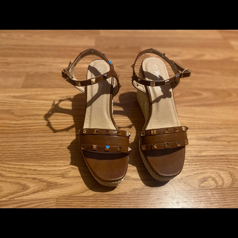 Womens shoes - Picture 2 of 4